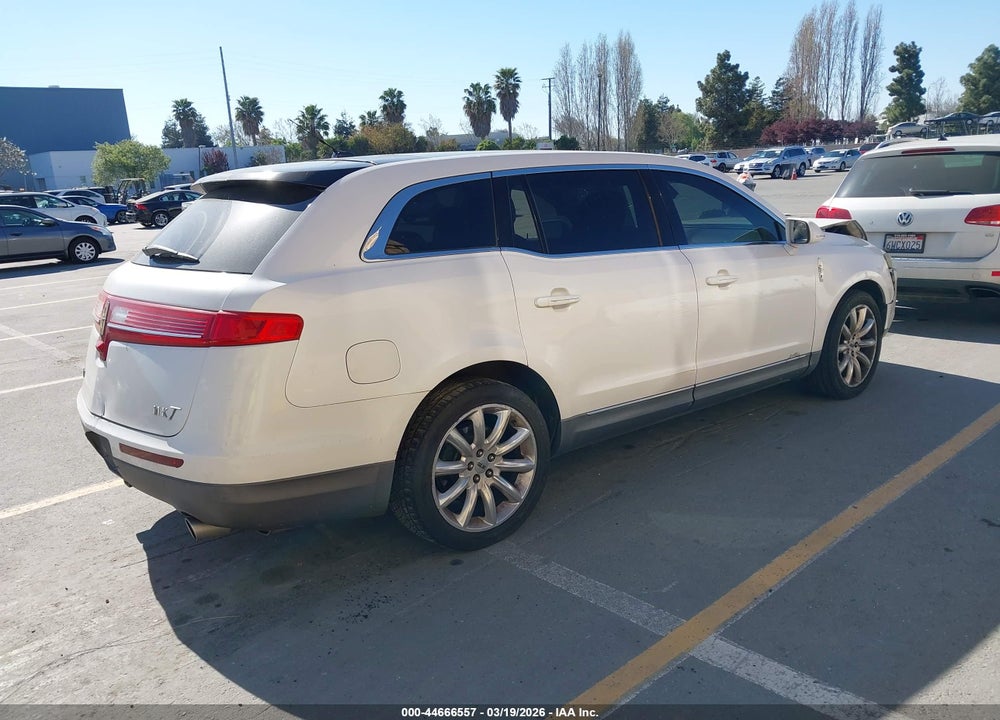 2011 LINCOLN MKT VIN: 2LMHJ5FR9BBJ52752