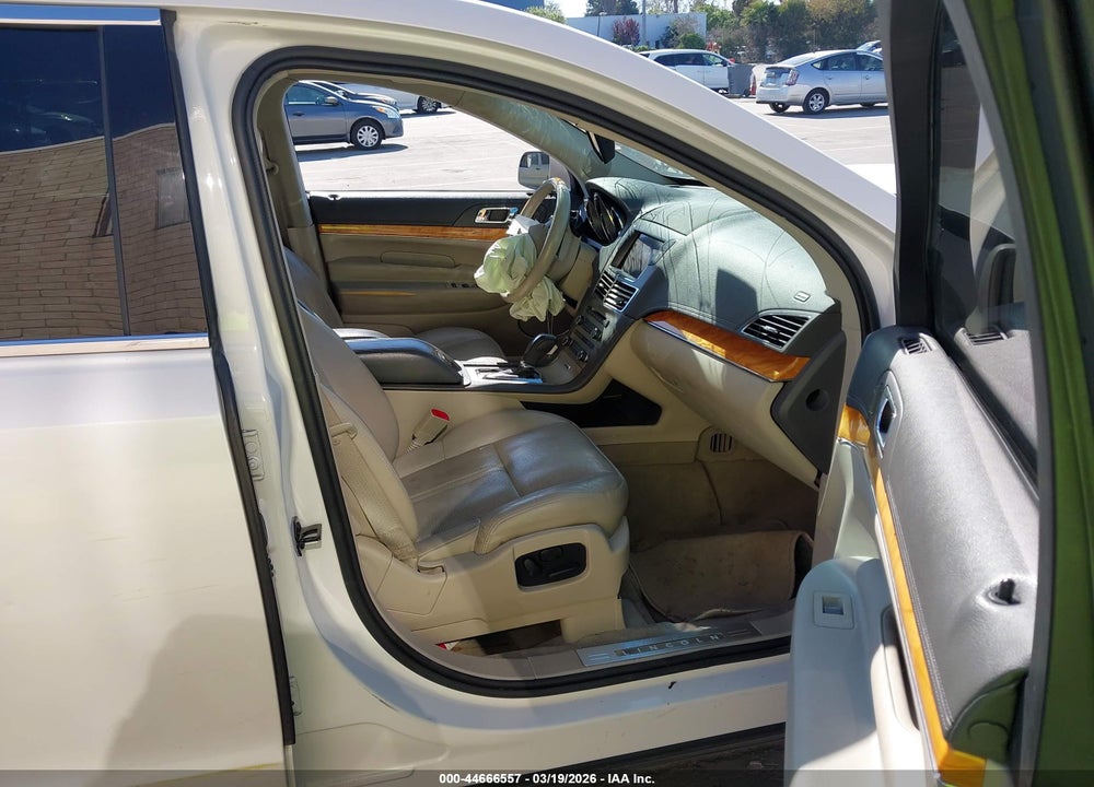 2011 LINCOLN MKT VIN: 2LMHJ5FR9BBJ52752