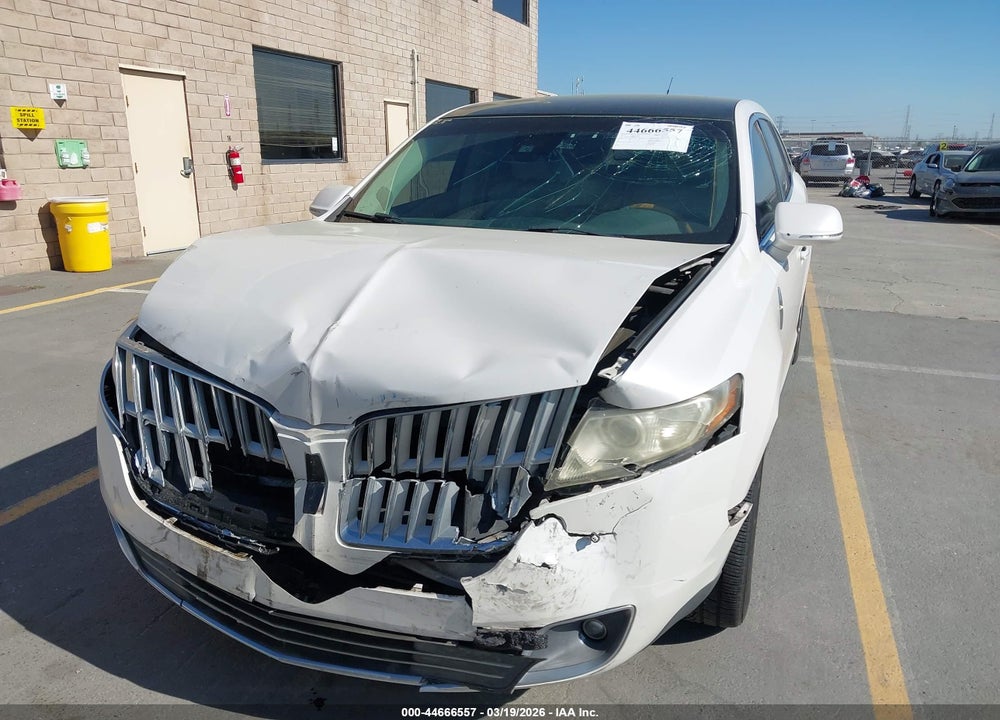 2011 LINCOLN MKT VIN: 2LMHJ5FR9BBJ52752