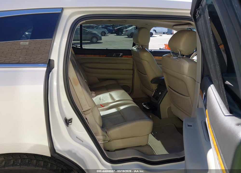 2011 LINCOLN MKT VIN: 2LMHJ5FR9BBJ52752