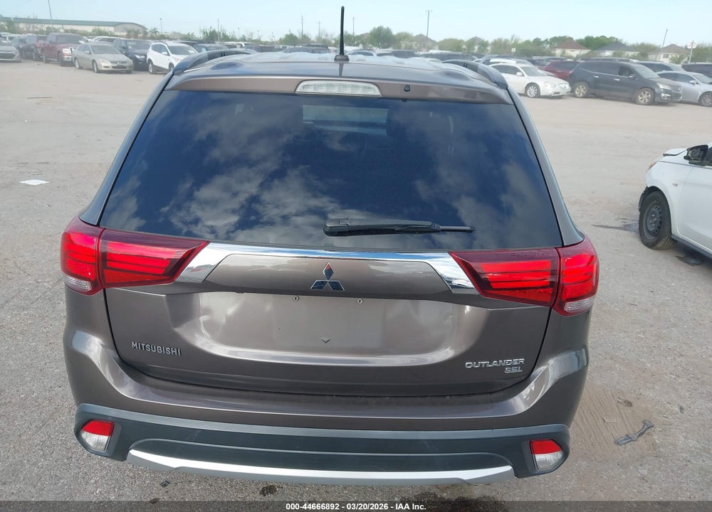 2016 MITSUBISHI OUTLANDER SEL VIN: JA4AD3A39GZ010996