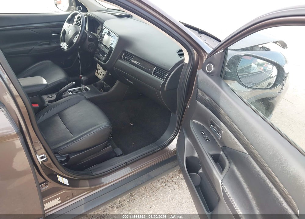 2016 MITSUBISHI OUTLANDER SEL VIN: JA4AD3A39GZ010996