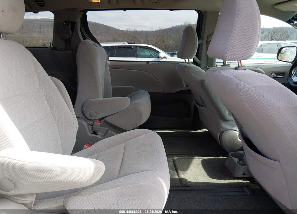 2017 TOYOTA SIENNA LE 7 PASSENGER VIN: 5TDJZ3DC4HS163209