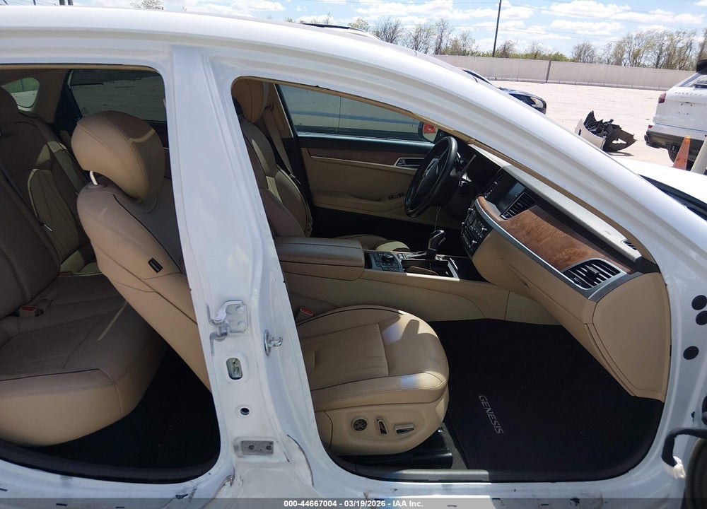 2016 HYUNDAI GENESIS 3. VIN: KMHGN4JE9GU127829