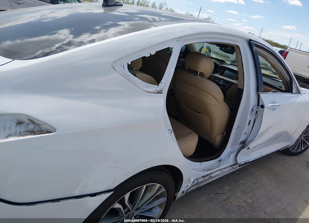 2016 HYUNDAI GENESIS 3. VIN: KMHGN4JE9GU127829