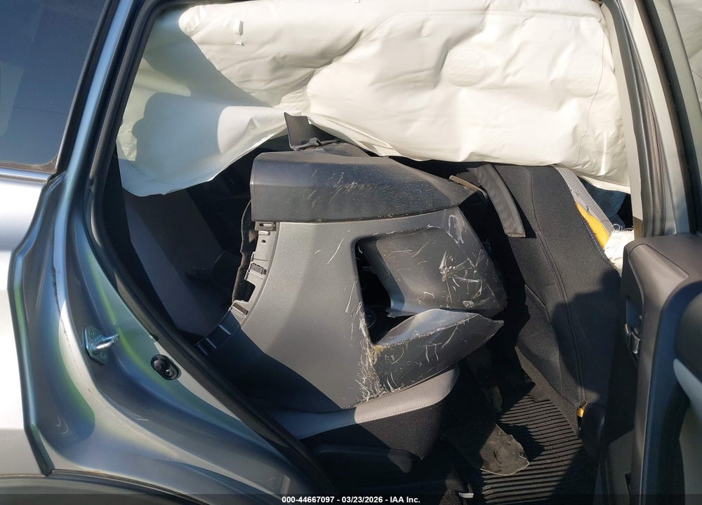 2018 TOYOTA RAV4 XLE VIN: JTMRFREV3JJ252674
