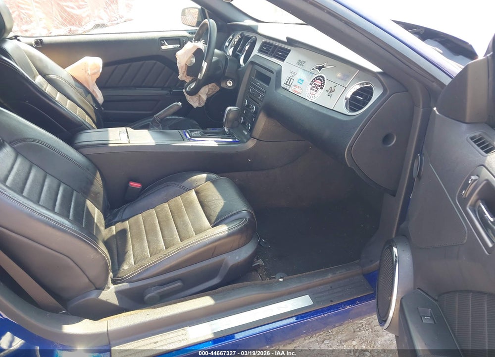 2014 FORD MUSTANG V6 PREMIUM VIN: 1ZVBP8EM4E5216651