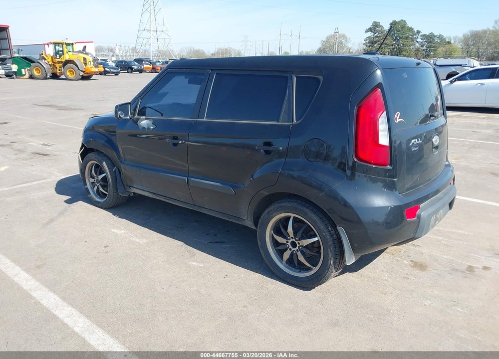 2011 KIA SOUL + VIN: KNDJT2A21B7284420