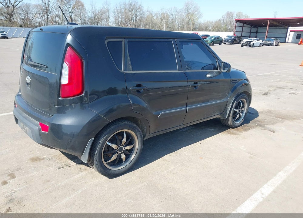 2011 KIA SOUL + VIN: KNDJT2A21B7284420