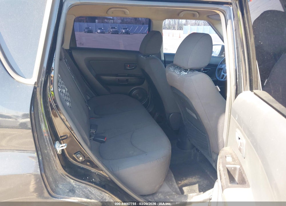 2011 KIA SOUL + VIN: KNDJT2A21B7284420