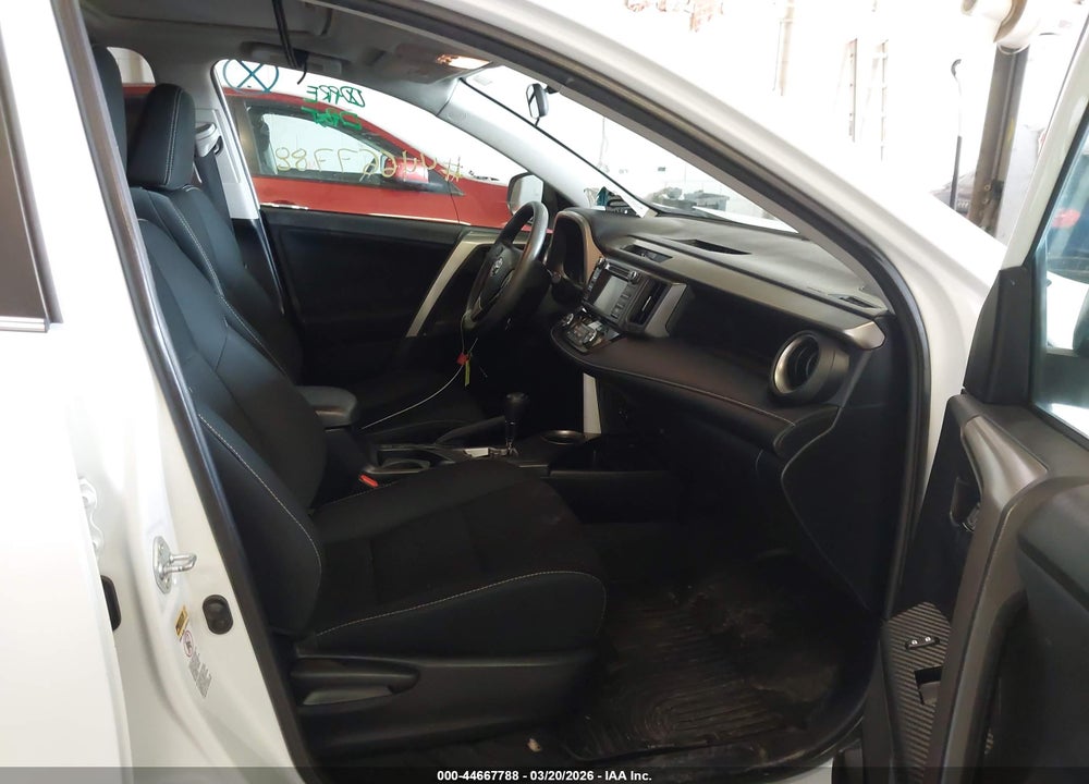 2015 TOYOTA RAV4 XLE VIN: 2T3RFREVXFW340503