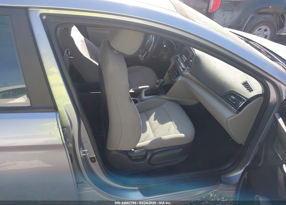 2017 HYUNDAI ELANTRA SE VIN: 5NPD74LF9HH132077