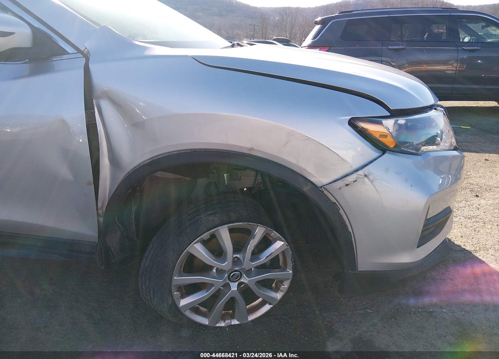 2017 NISSAN ROGUE SV VIN: 5N1AT2MV8HC892601
