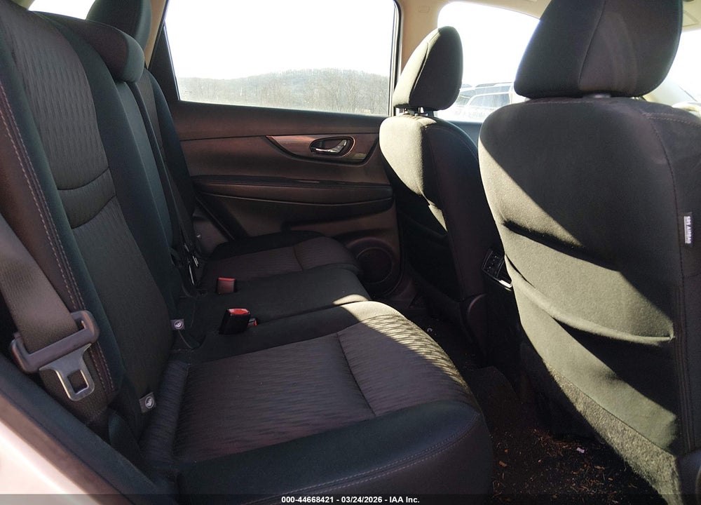 2017 NISSAN ROGUE SV VIN: 5N1AT2MV8HC892601