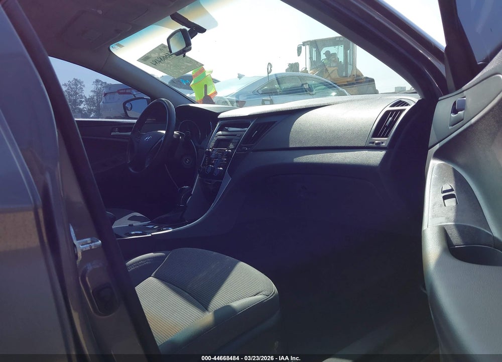 2014 HYUNDAI SONATA GLS VIN: 5NPEB4AC2EH920061