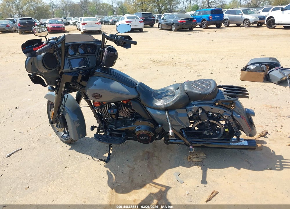 2018 HARLEY-DAVIDSON FLHXSE CVO STREET GLIDE VIN: 1HD1PXL15JB955376