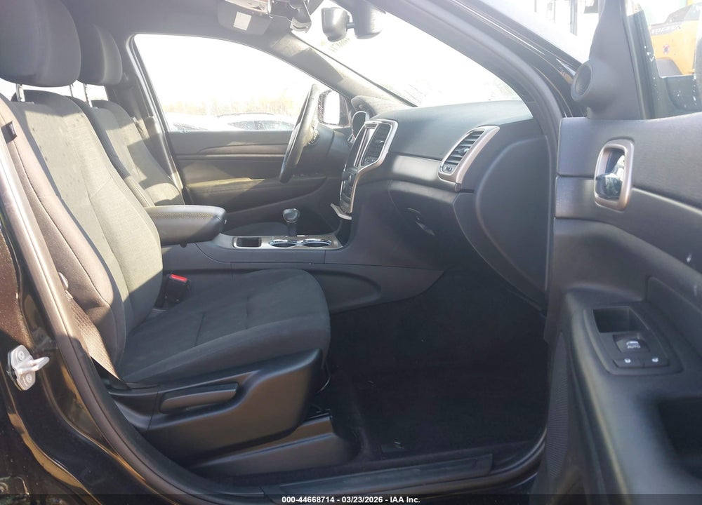 2015 JEEP GRAND CHEROKEE LAREDO VIN: 1C4RJFAG3FC209324