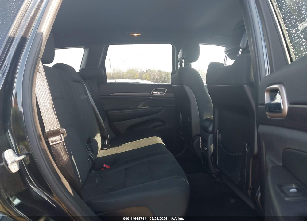 2015 JEEP GRAND CHEROKEE LAREDO VIN: 1C4RJFAG3FC209324