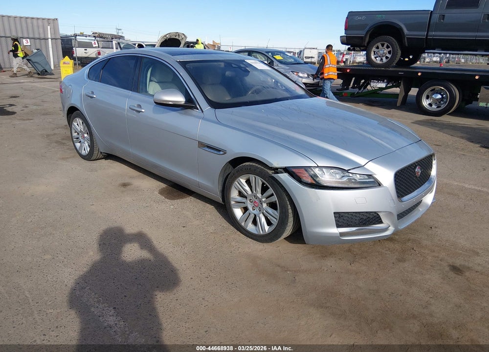 2016 JAGUAR XF 35T PREMIUM VIN: SAJBD4BV8GCY11133