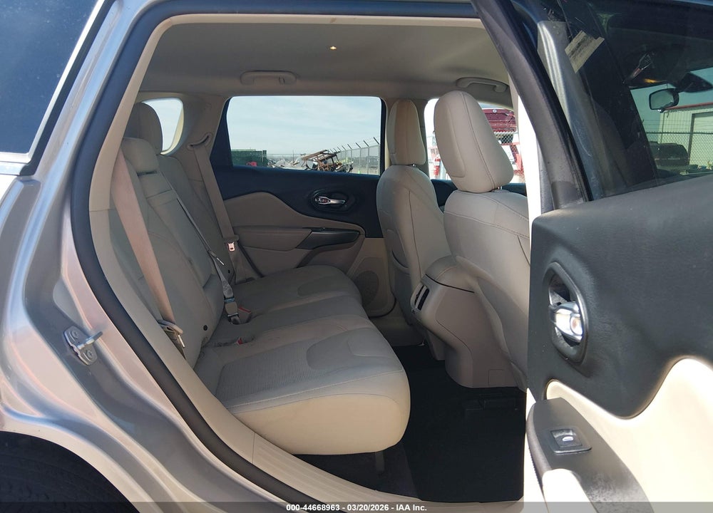 2019 JEEP CHEROKEE LATITUDE FWD VIN: 1C4PJLCBXKD248665