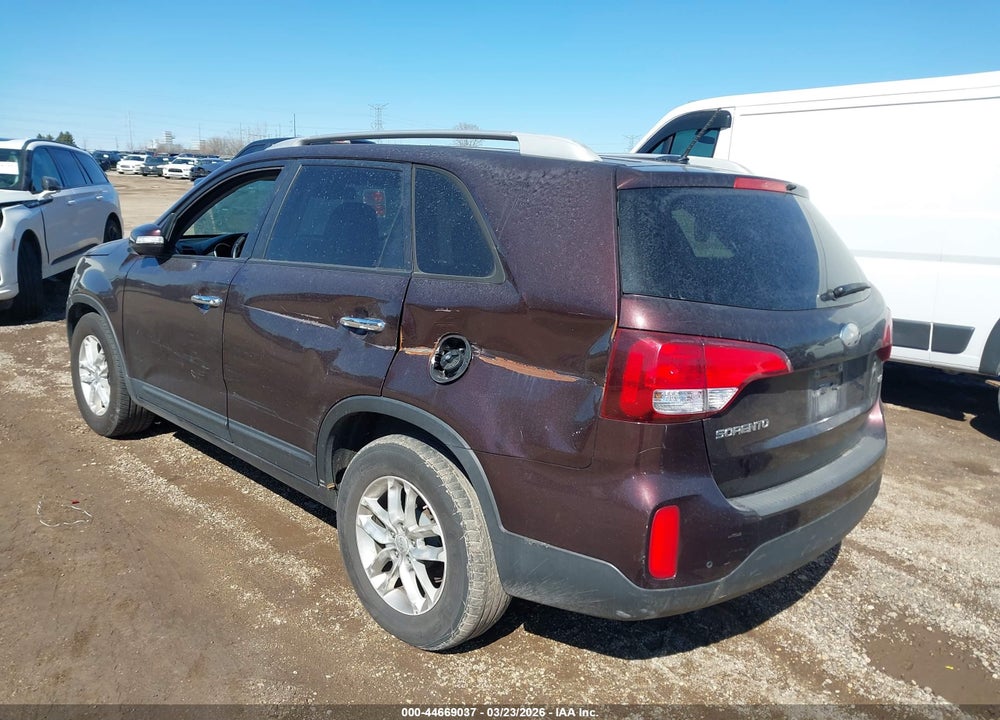 2015 KIA SORENTO LX VIN: 5XYKT4A66FG597765