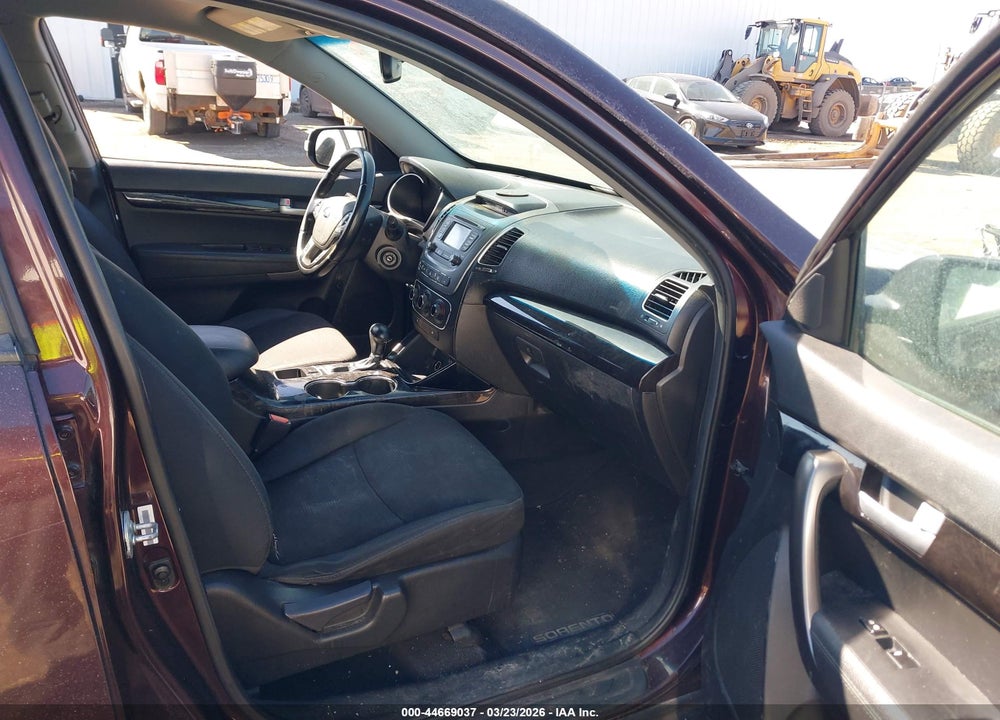 2015 KIA SORENTO LX VIN: 5XYKT4A66FG597765