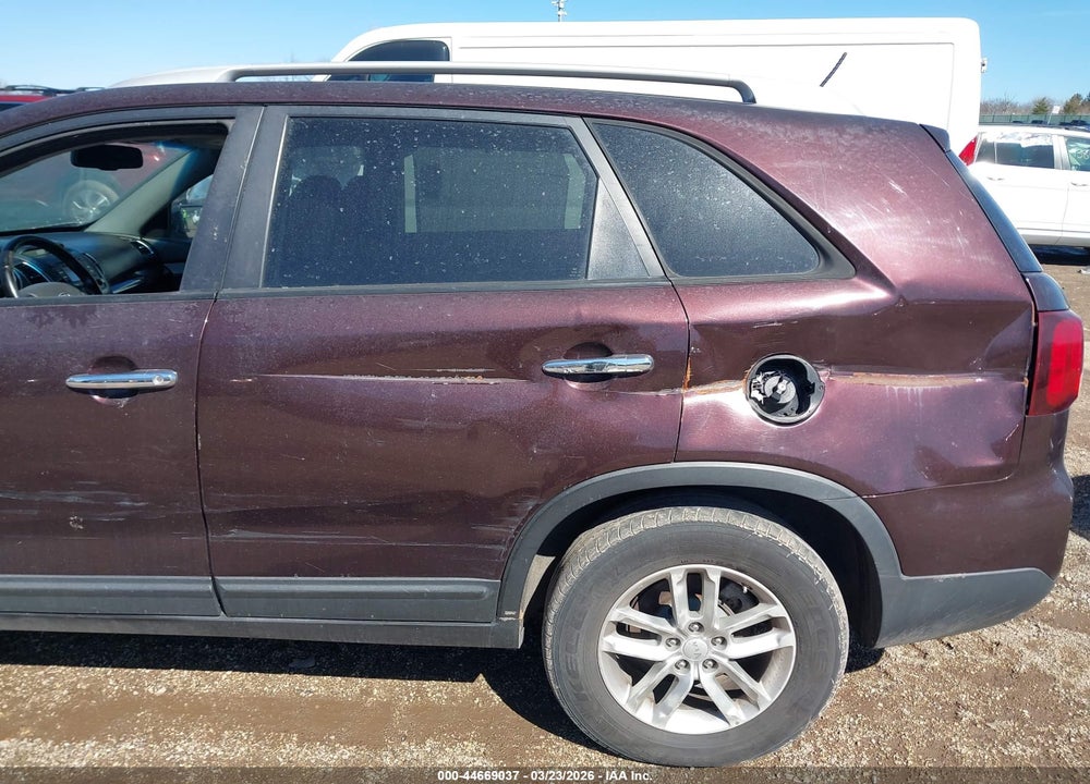 2015 KIA SORENTO LX VIN: 5XYKT4A66FG597765
