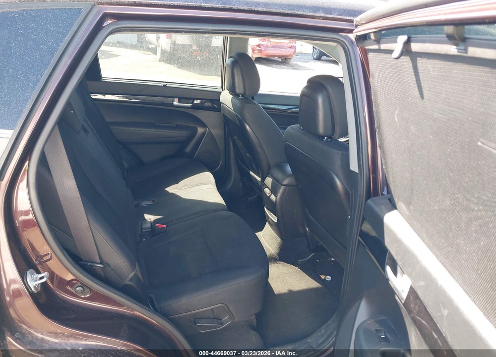 2015 KIA SORENTO LX VIN: 5XYKT4A66FG597765