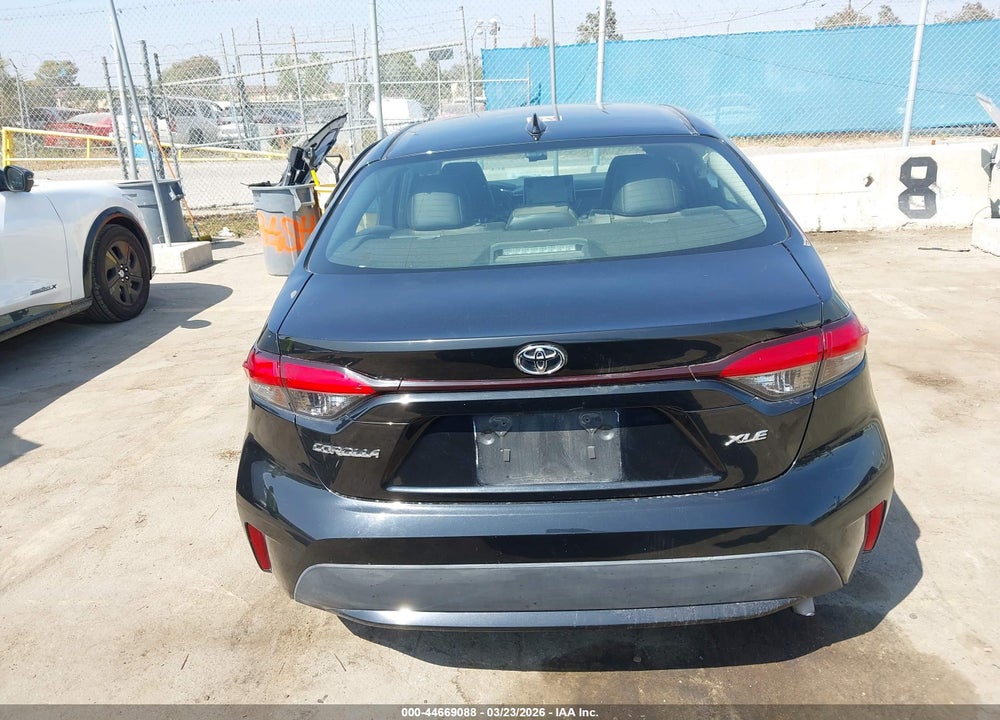 2022 TOYOTA COROLLA XLE VIN: 5YFFPMAE0NP297808