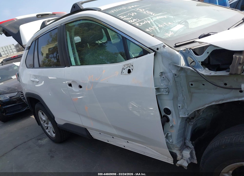 2021 TOYOTA RAV4 XLE VIN: 2T3W1RFV6MC157453