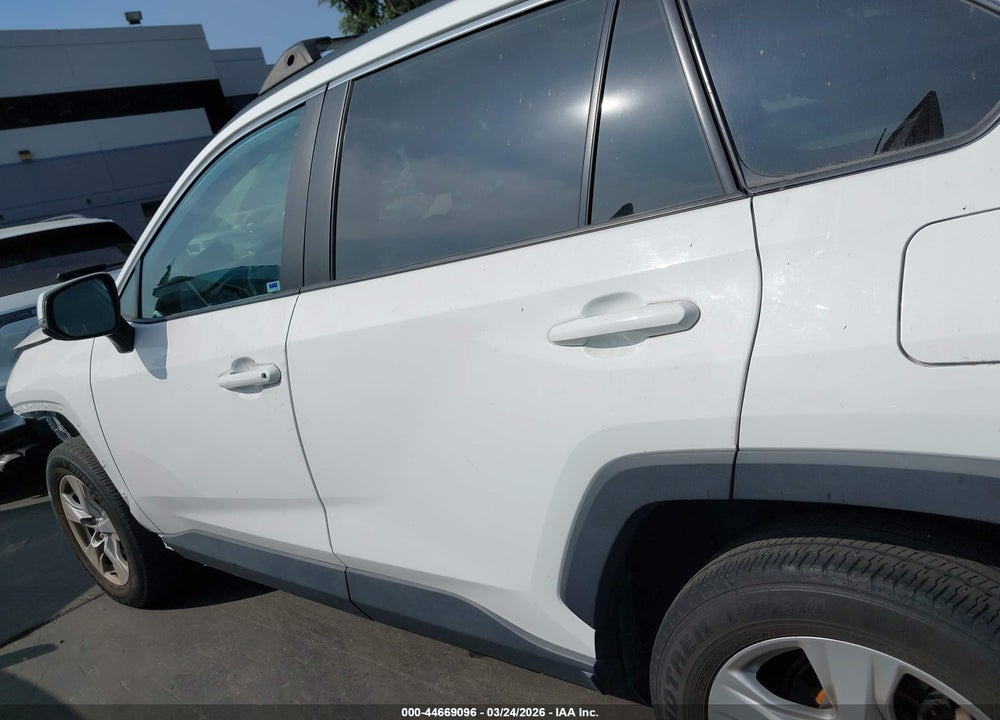 2021 TOYOTA RAV4 XLE VIN: 2T3W1RFV6MC157453