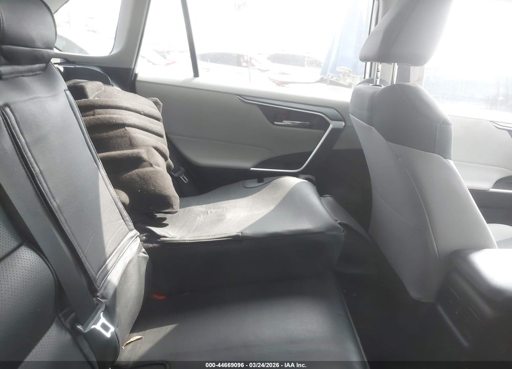 2021 TOYOTA RAV4 XLE VIN: 2T3W1RFV6MC157453