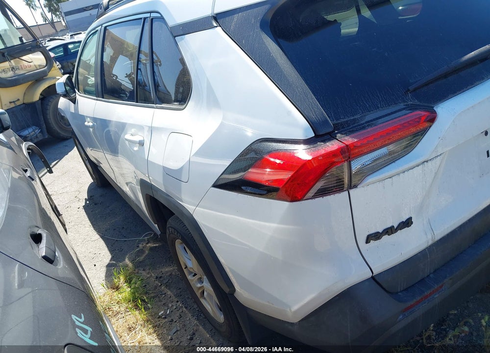 2021 TOYOTA RAV4 XLE VIN: 2T3W1RFV6MC157453