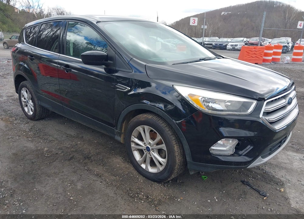 2017 FORD ESCAPE SE VIN: 1FMCU0GD7HUE57379