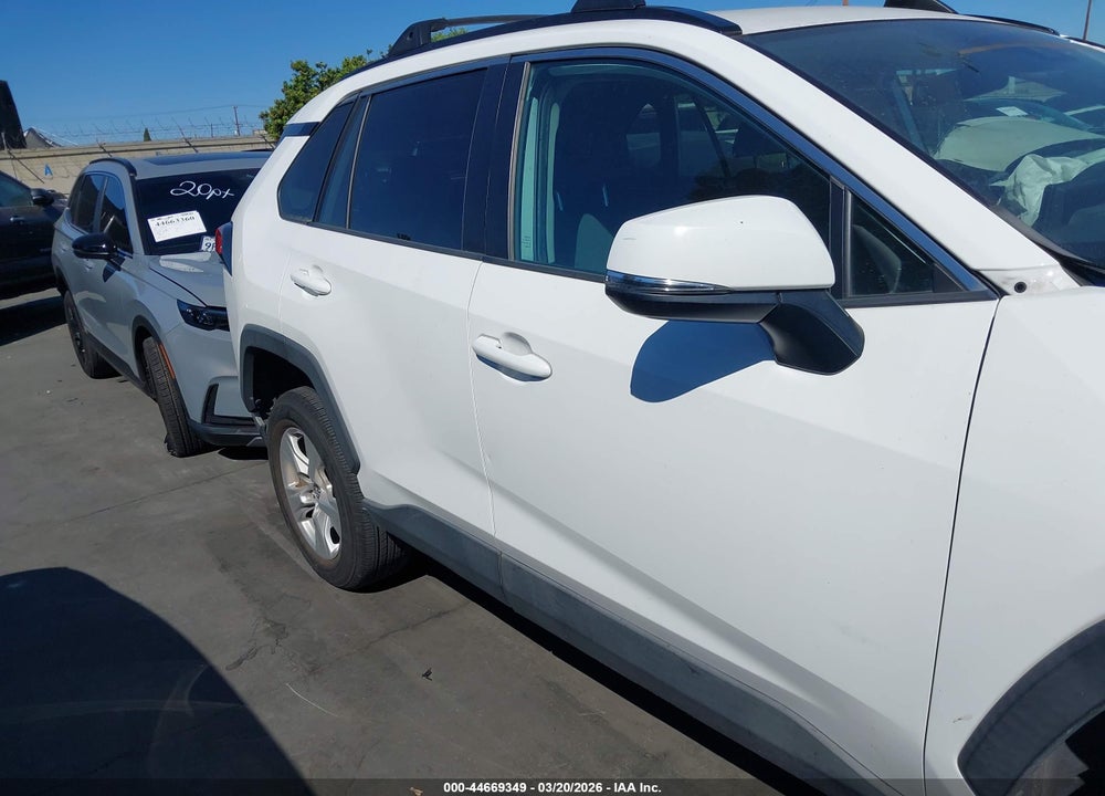 2020 TOYOTA RAV4 XLE VIN: 2T3W1RFV6LW101915