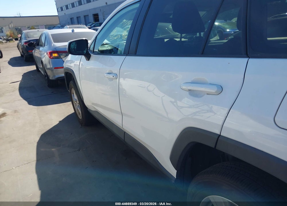 2020 TOYOTA RAV4 XLE VIN: 2T3W1RFV6LW101915