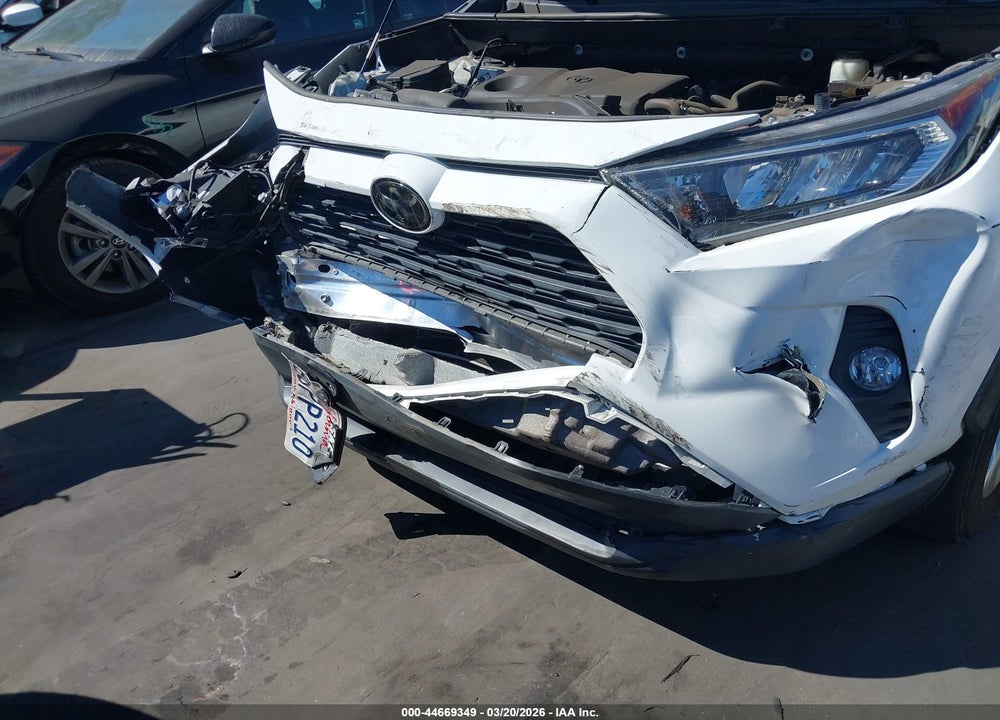 2020 TOYOTA RAV4 XLE VIN: 2T3W1RFV6LW101915
