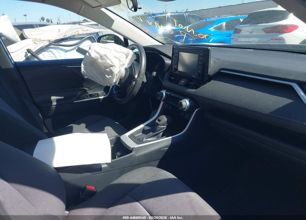 2020 TOYOTA RAV4 XLE VIN: 2T3W1RFV6LW101915