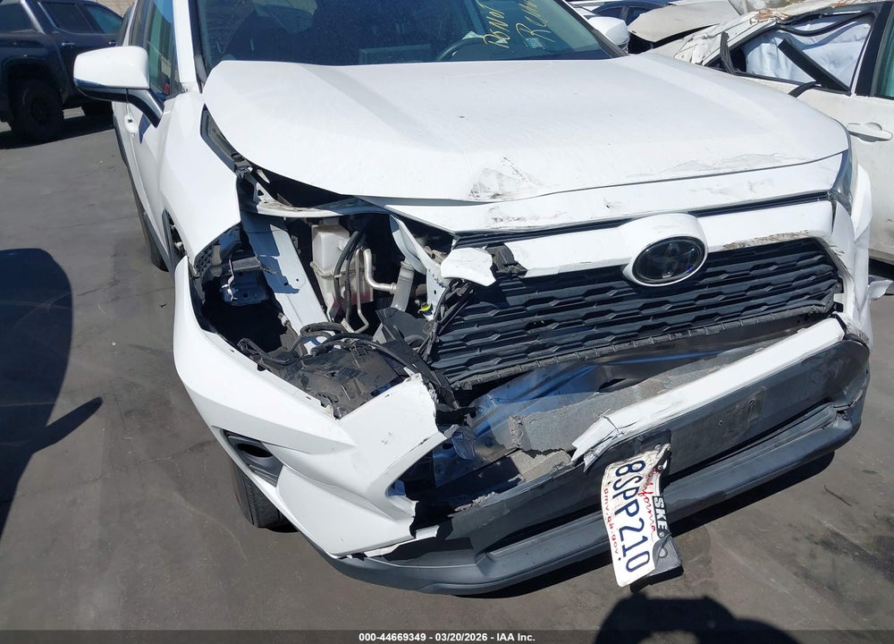 2020 TOYOTA RAV4 XLE VIN: 2T3W1RFV6LW101915