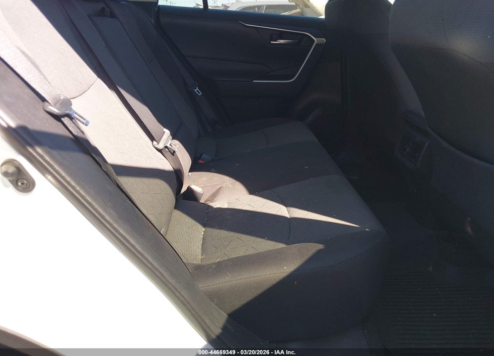 2020 TOYOTA RAV4 XLE VIN: 2T3W1RFV6LW101915