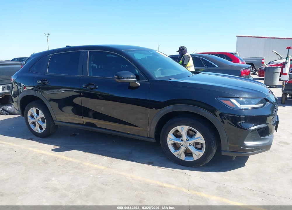 2023 HONDA HR-V 2WD LX VIN: 3CZRZ1H39PM739337