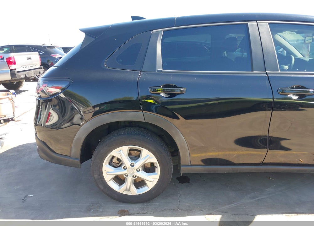 2023 HONDA HR-V 2WD LX VIN: 3CZRZ1H39PM739337