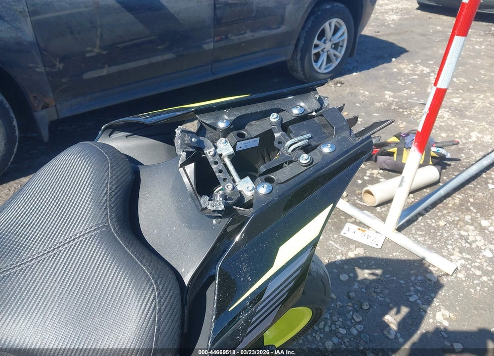 2018 YAMAHA YZFR1S VIN: JYARN42E4JA001460