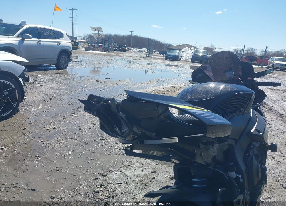 2018 YAMAHA YZFR1S VIN: JYARN42E4JA001460