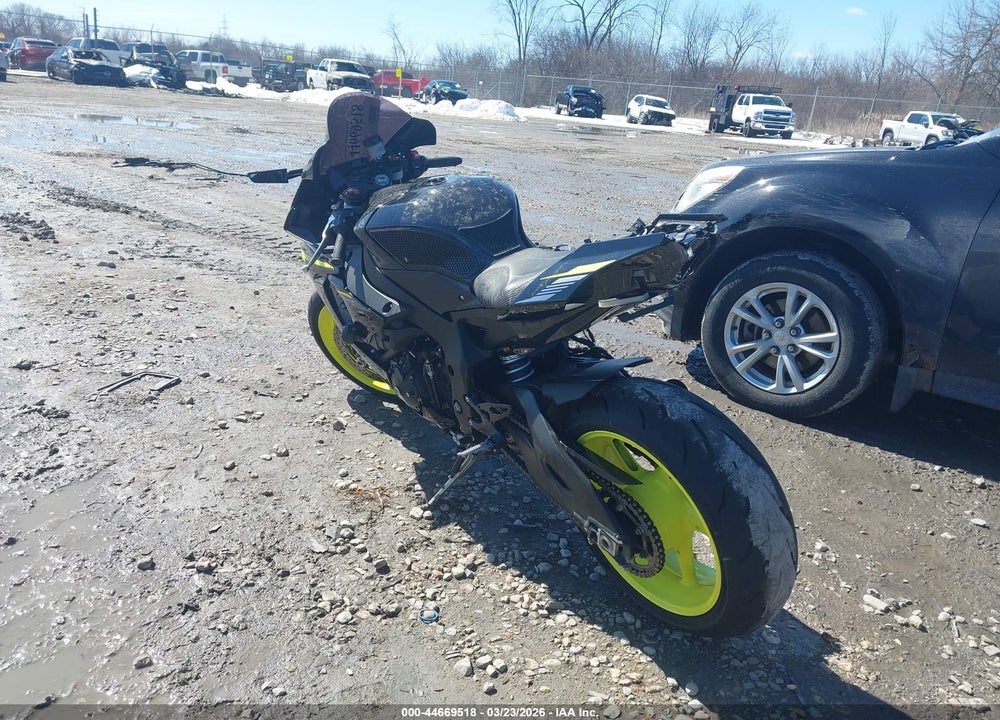 2018 YAMAHA YZFR1S VIN: JYARN42E4JA001460