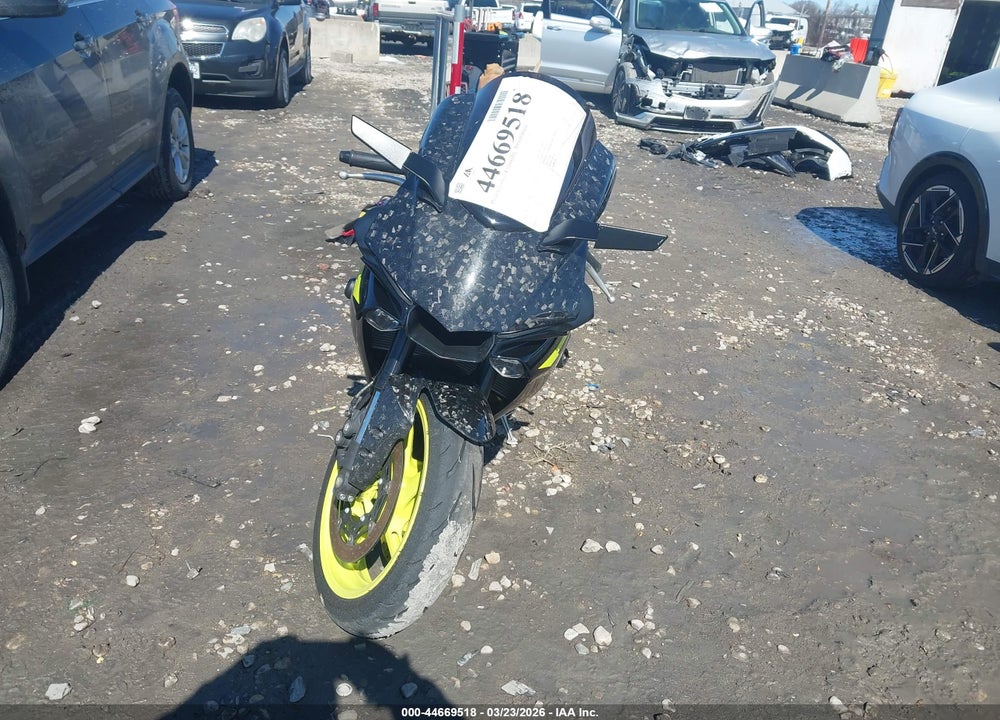 2018 YAMAHA YZFR1S VIN: JYARN42E4JA001460