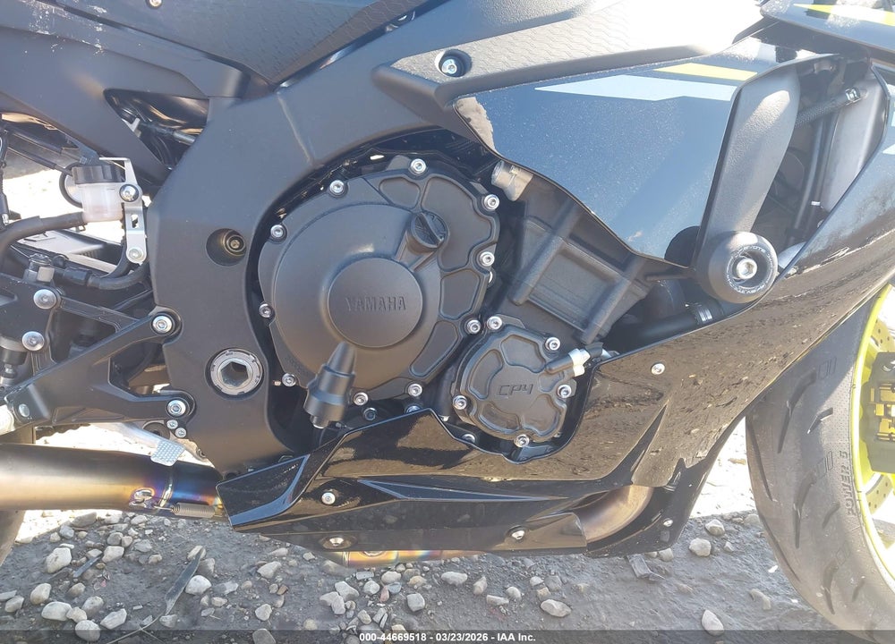 2018 YAMAHA YZFR1S VIN: JYARN42E4JA001460