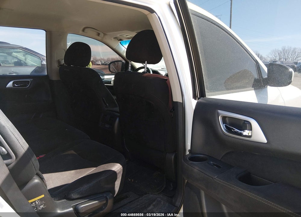 2015 NISSAN PATHFINDER SV VIN: 5N1AR2MN1FC652642