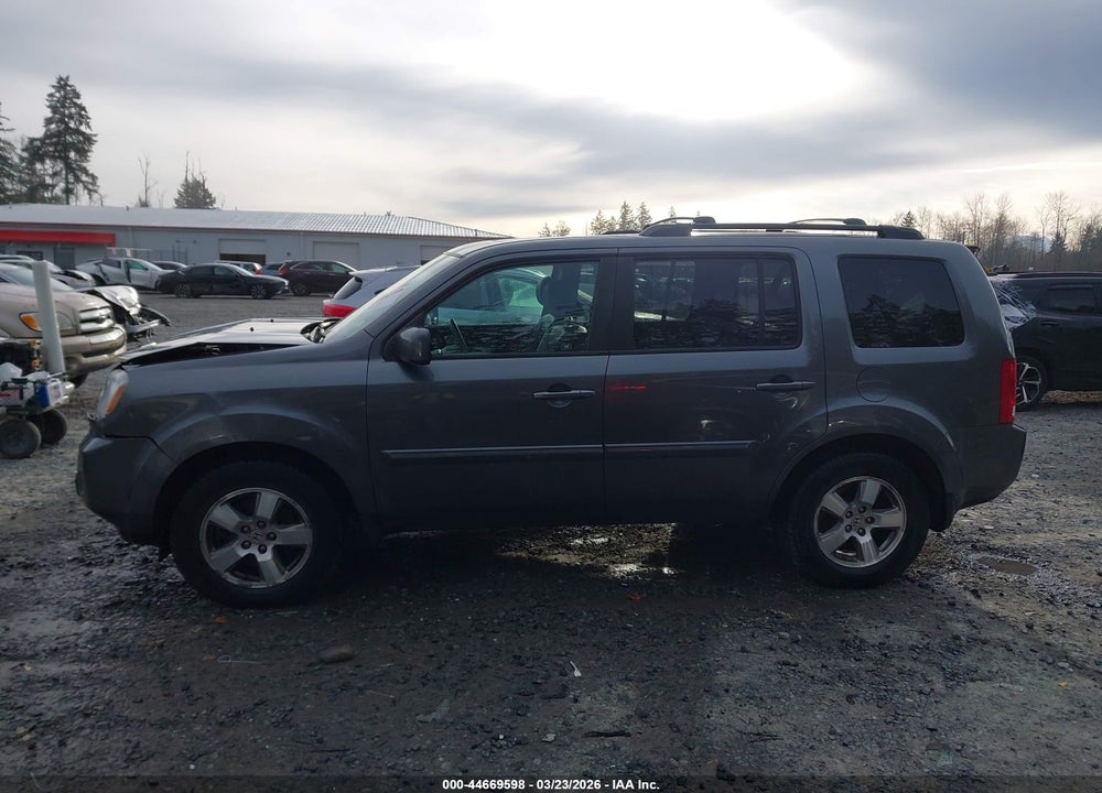 2011 HONDA PILOT EX-L VIN: 5FNYF4H61BB016116
