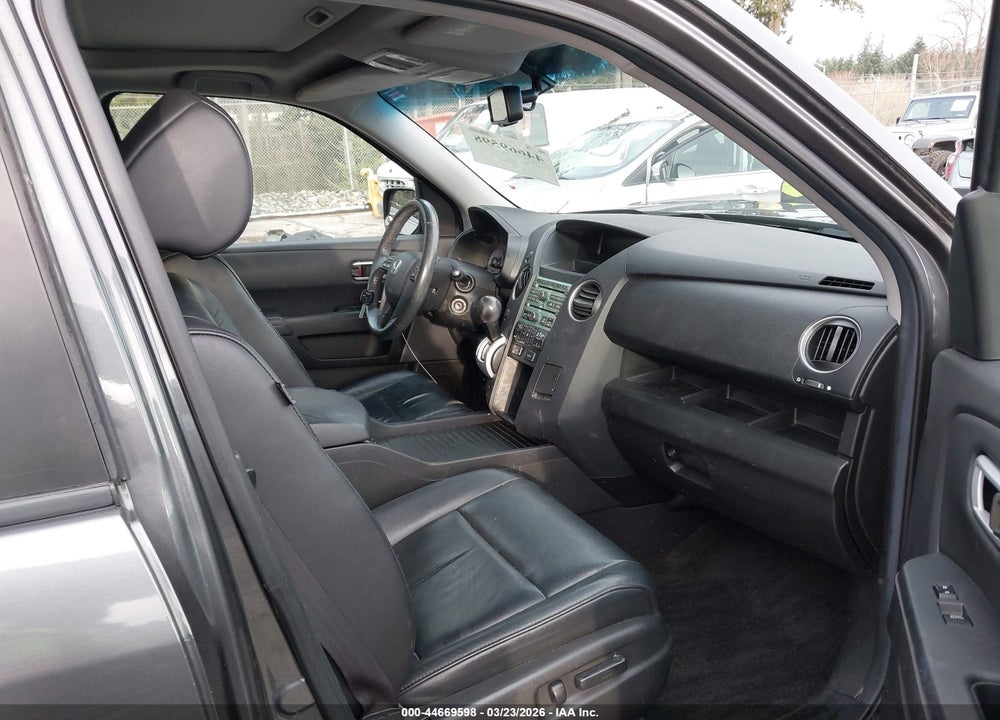 2011 HONDA PILOT EX-L VIN: 5FNYF4H61BB016116